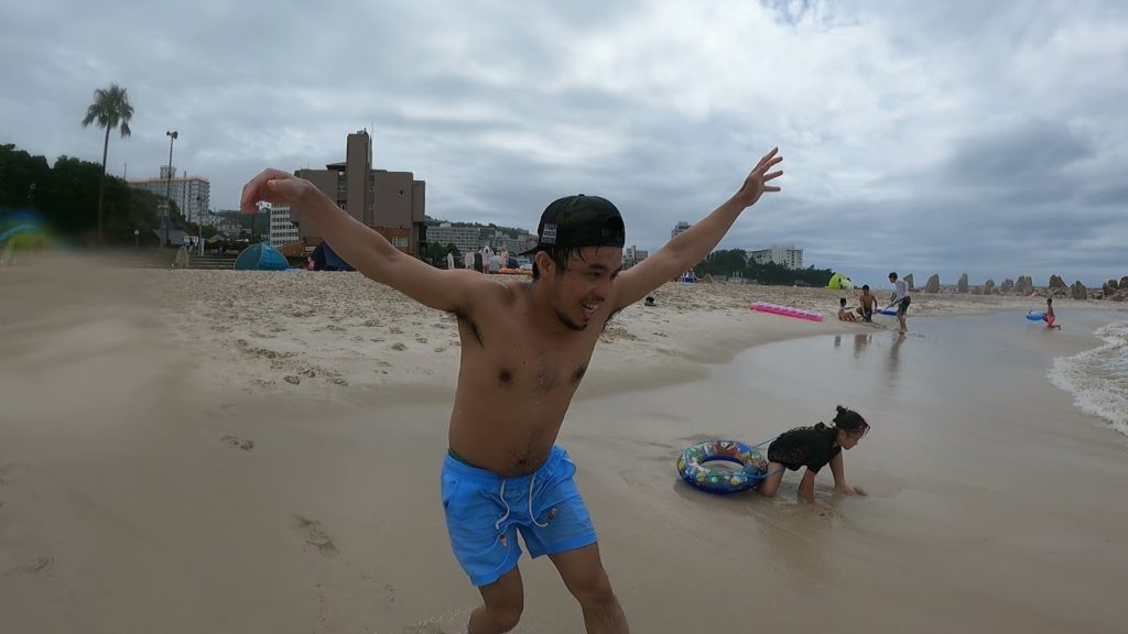 Eh eh EEyyy Were on Vacation!!! Intro palang yan hahaha Shirahama Beach Japan