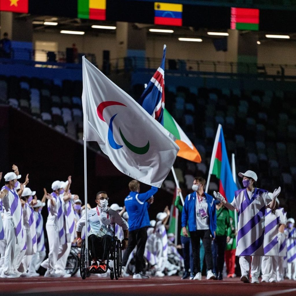 The flags of the nations competing at the #Paralympics entered to the #ClosingCe...