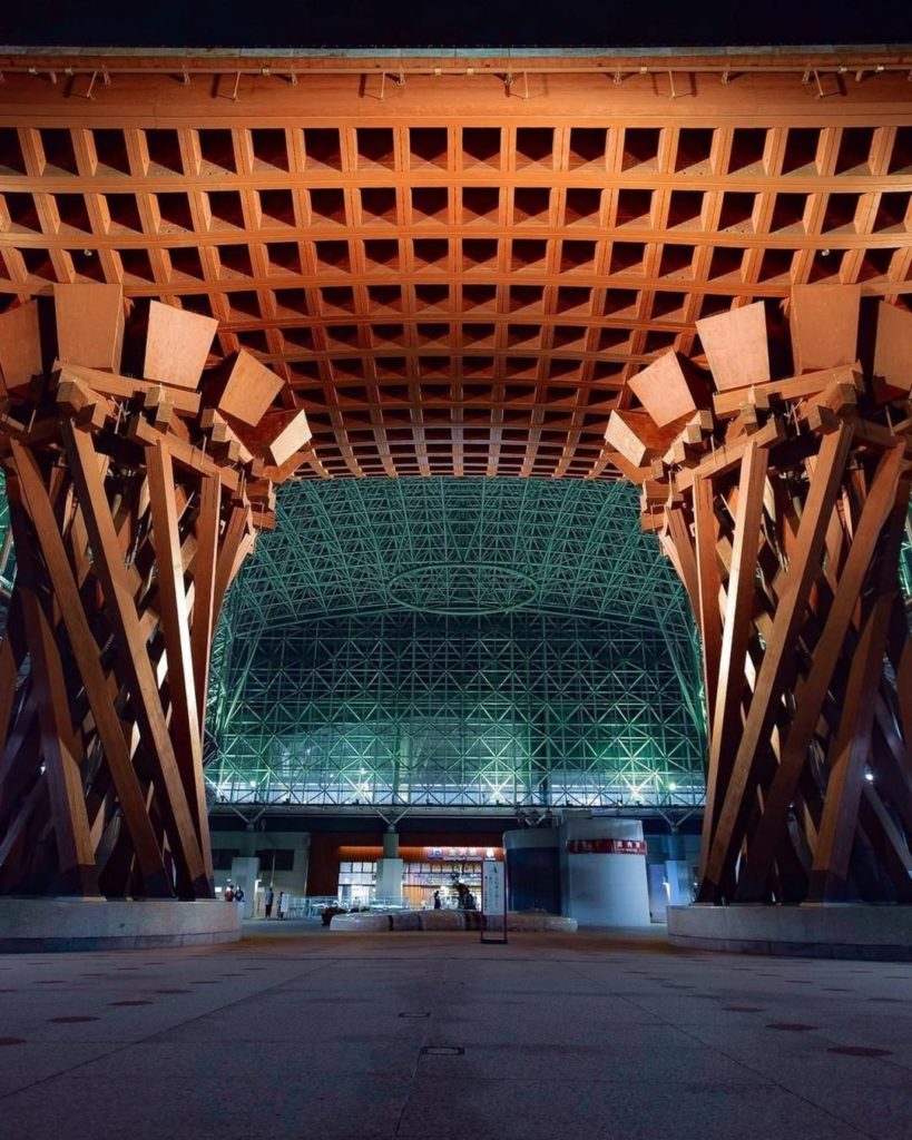 Have you ever seen a better unification of modern art and local culture?
The col...