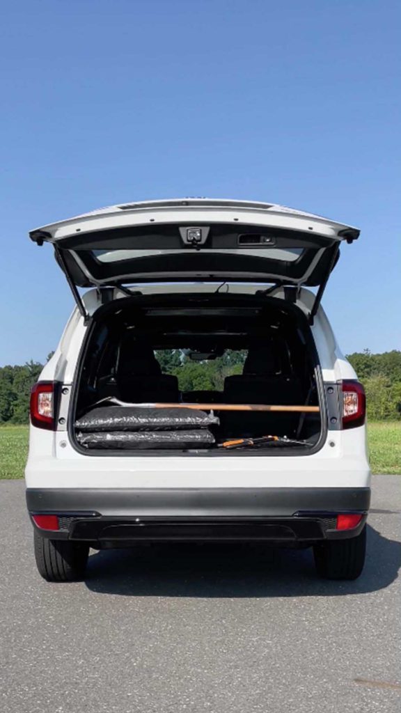 Get the most out of the #HondaPilot cargo space with this hidden hack! @omardriv...