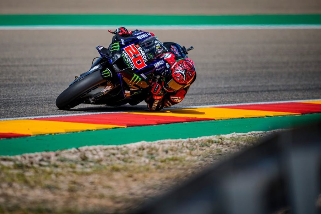 Elbow down in Alcañiz  

#MonsterYamaha | #MotoGP | #AragonGP...