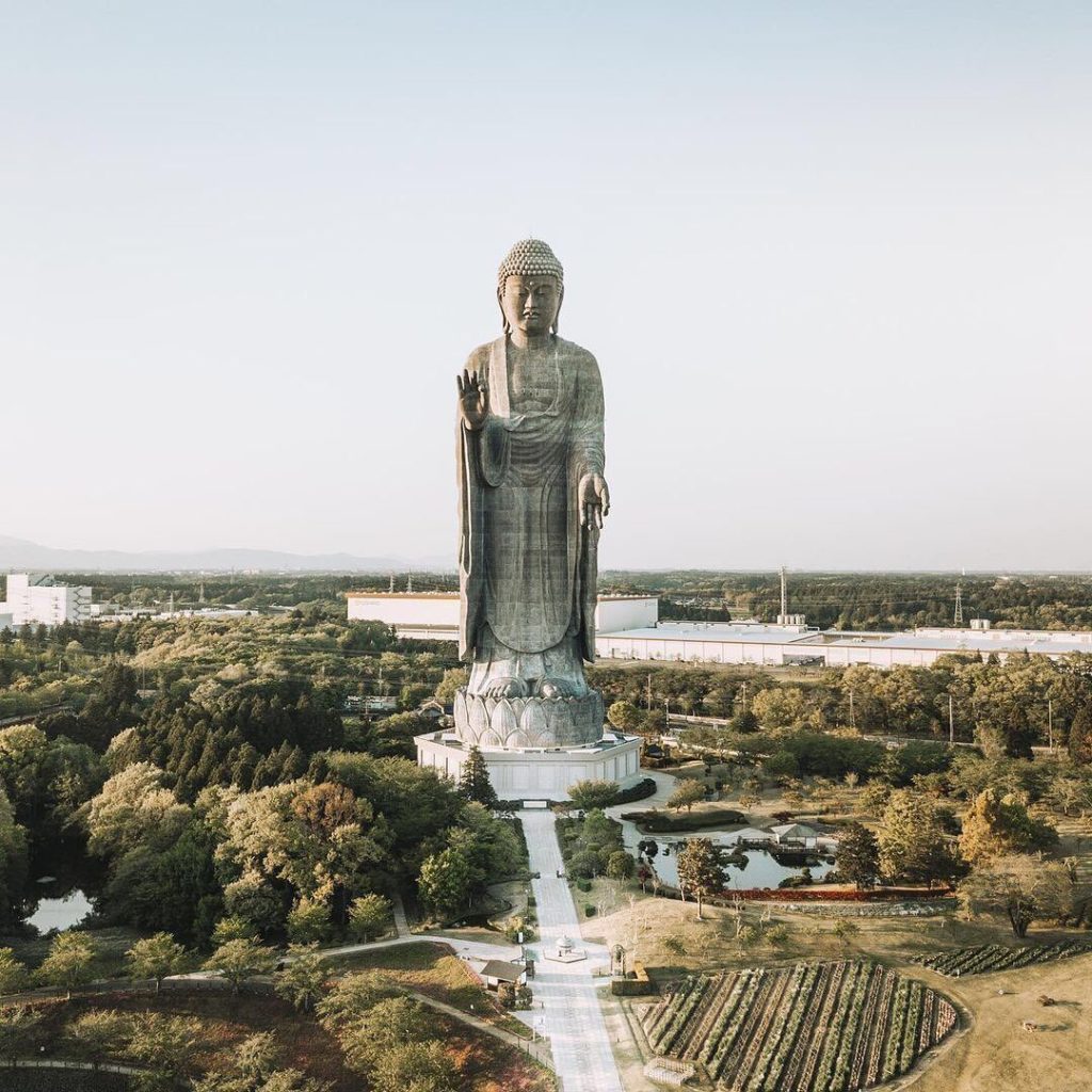 Visit Japan: Holding a Guinness World Record, the Ushiku Daibutsu (Buddha) is the tallest bro… Holding a Guinness World Record, the Ushiku Daibutsu (Buddha) is the tallest bro...