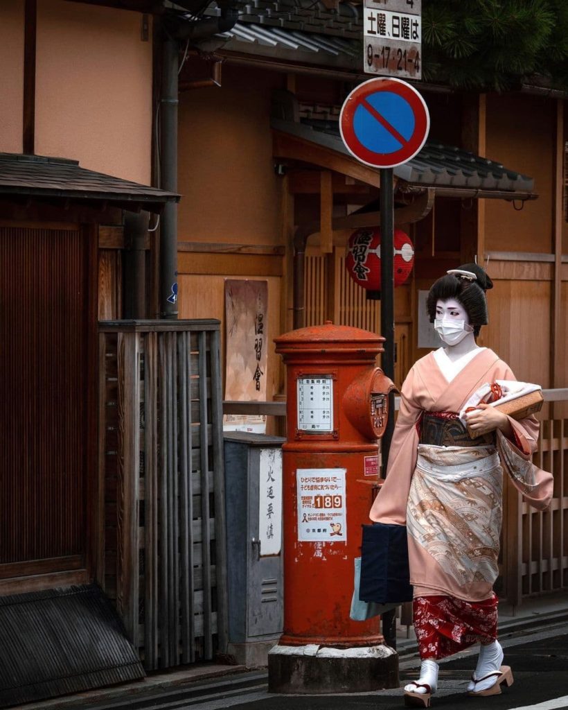 Beauty shines through the mask 
: @kyototripper
---- 
#Kyoto, #Japan
.⁣⠀
.⁣⠀
....