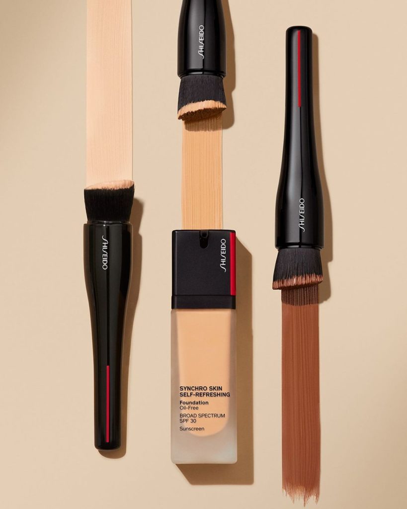 Go full out with SYNCHRO SKIN SELF-REFRESHING Foundation. Buff or stipple this b...