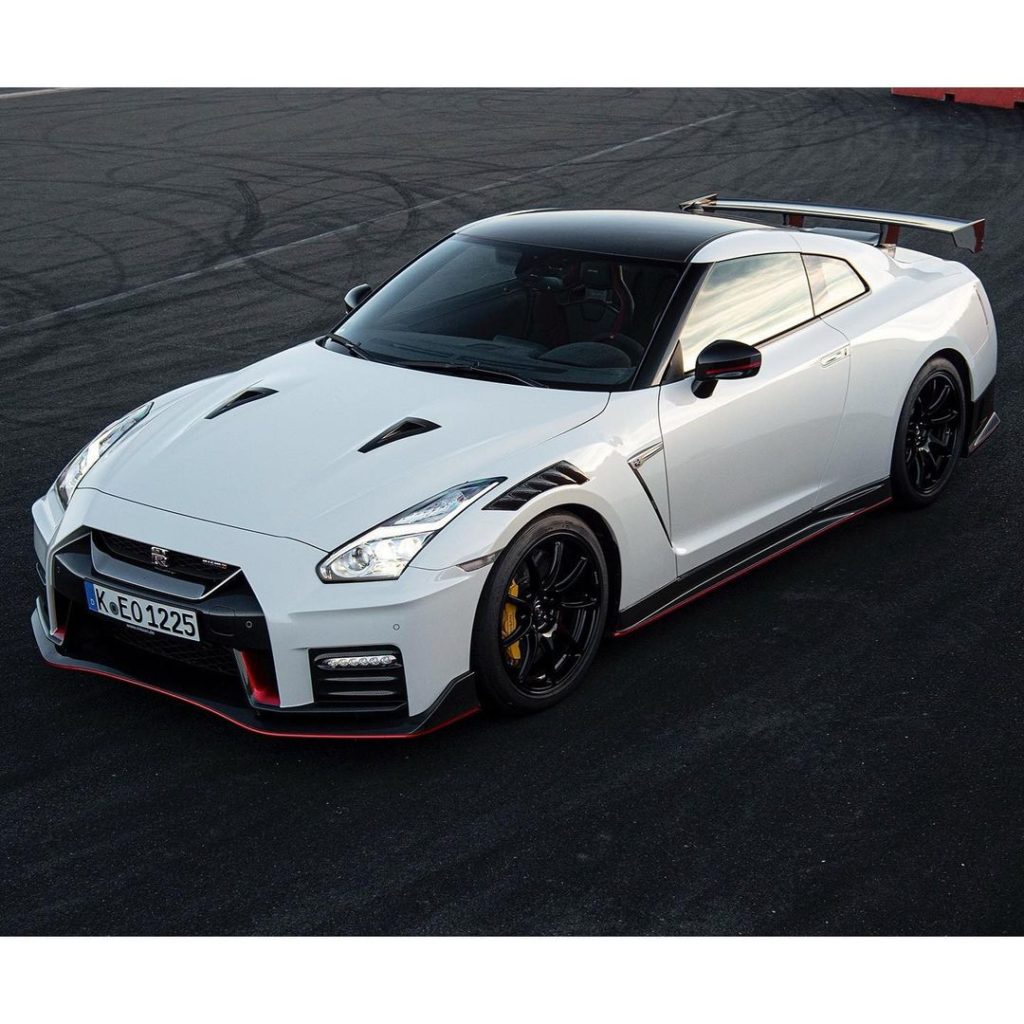 2021 Nismo = speed demon  Photo  @topgear  .
.
.
.
Follow the Crew:  @Nissan_G...