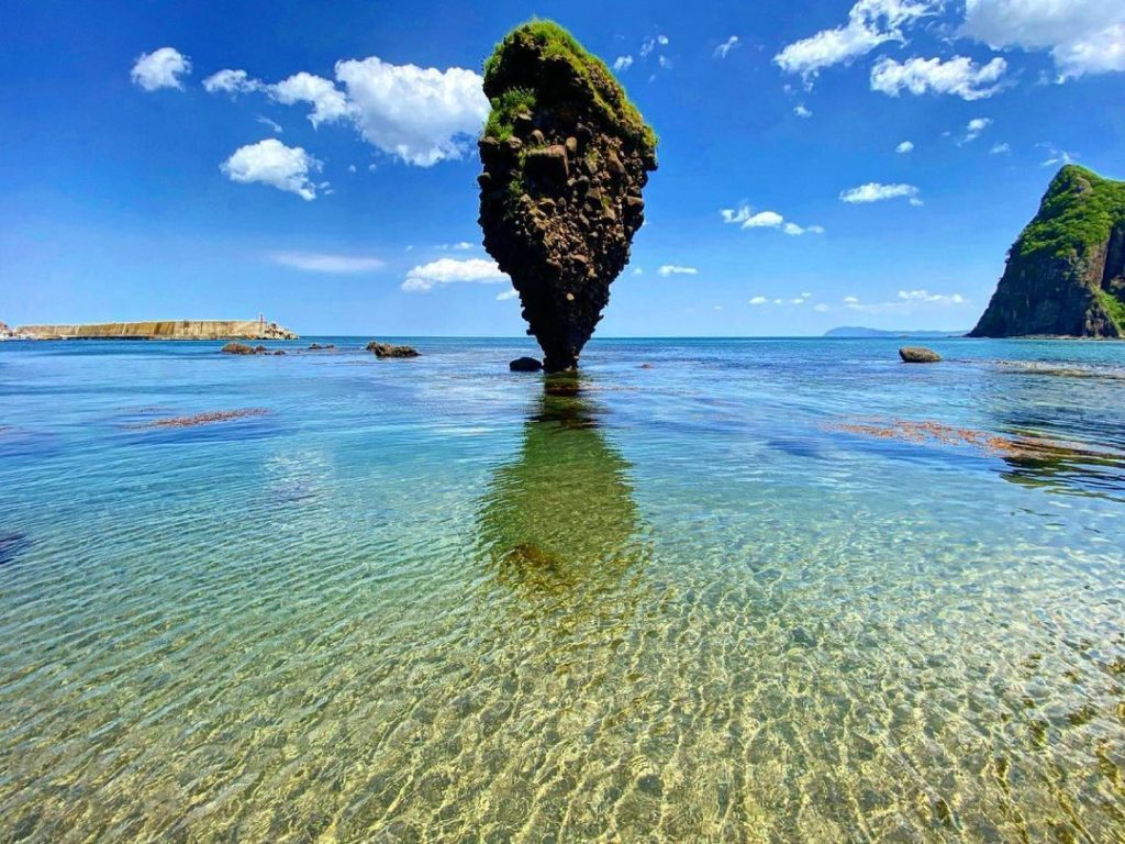 .
Ebisu Rock stands tall in the shallows of crystal clear water.
An impossibly b...