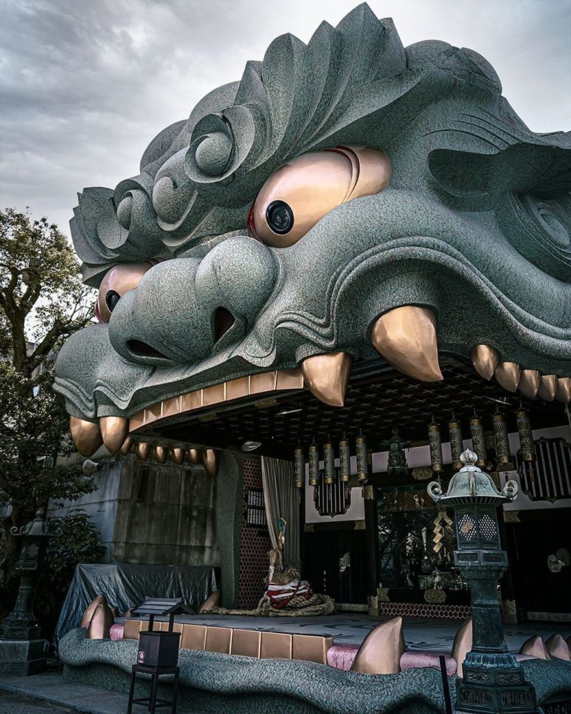 Have you ever seen a more expertly crafted shrine?
This incredible lion guardian...