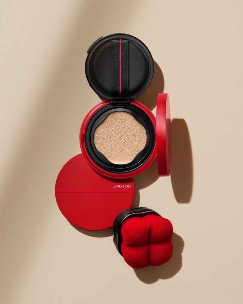 SHISEIDO: Apply it your way. Use the puff included in the SYNCHRO SKIN Glow Cushion Compac… Apply it your way. Use the puff included in the SYNCHRO SKIN Glow Cushion Compac...