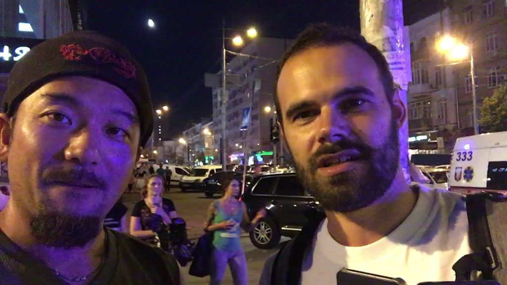 アキーラさんポルトガル人と交流！ウクライナ・キエフ・スタジアム近く！Around Olimpiyskiy National Sports Complex,Kiev in Ukraine