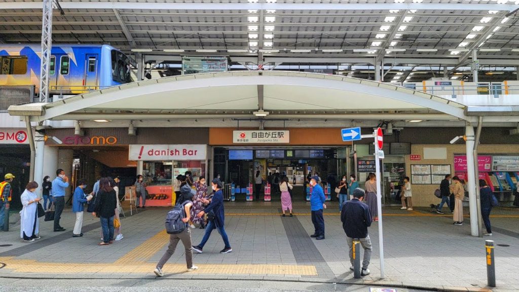 Live Tokyo Walk – Morning Stroll In Jiyugaoka Live Tokyo Walk - Morning Stroll In Jiyugaoka
