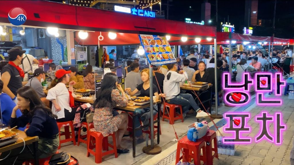 [4K] Korea Walk - YEOSU Night Sea Crowd and Romantic PUB(낭만포차) Scenery. YEOSU KOREA TRIP.