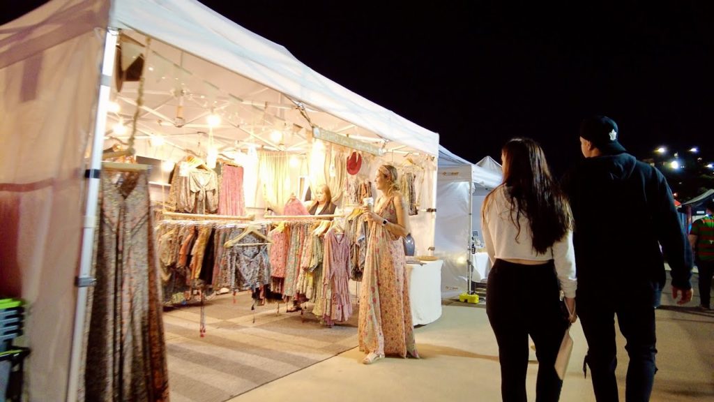 Surfers Paradise Beach Markets | Gold Coast – AUSTRALIA Surfers Paradise Beach Markets | Gold Coast - AUSTRALIA