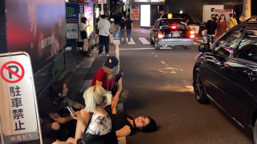【4K】Tokyo Walk - Kabukicho,  Overflowing with young people Red Light District on a Dark Night