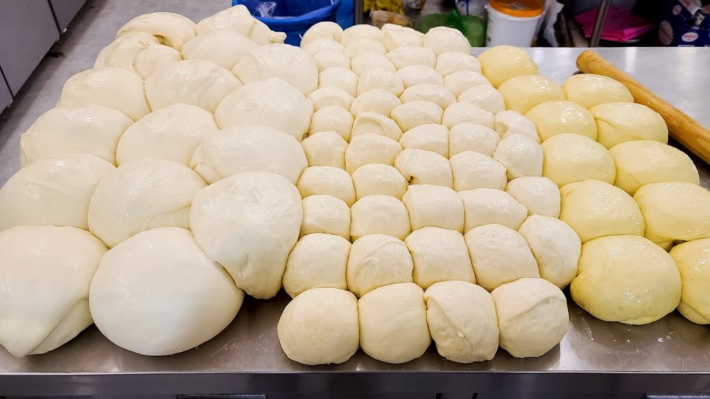 줄서서 먹는 시장 빵집, 초대형 우유 식빵, 마늘빵, 바게트빵, 대왕 맘모스빵, Amazing Bakery in Korea, Giant Milk bread, Garlic bread 줄서서 먹는 시장 빵집, 초대형 우유 식빵, 마늘빵, 바게트빵, 대왕 맘모스빵, Amazing Bakery in Korea, Giant Milk bread, Garlic bread