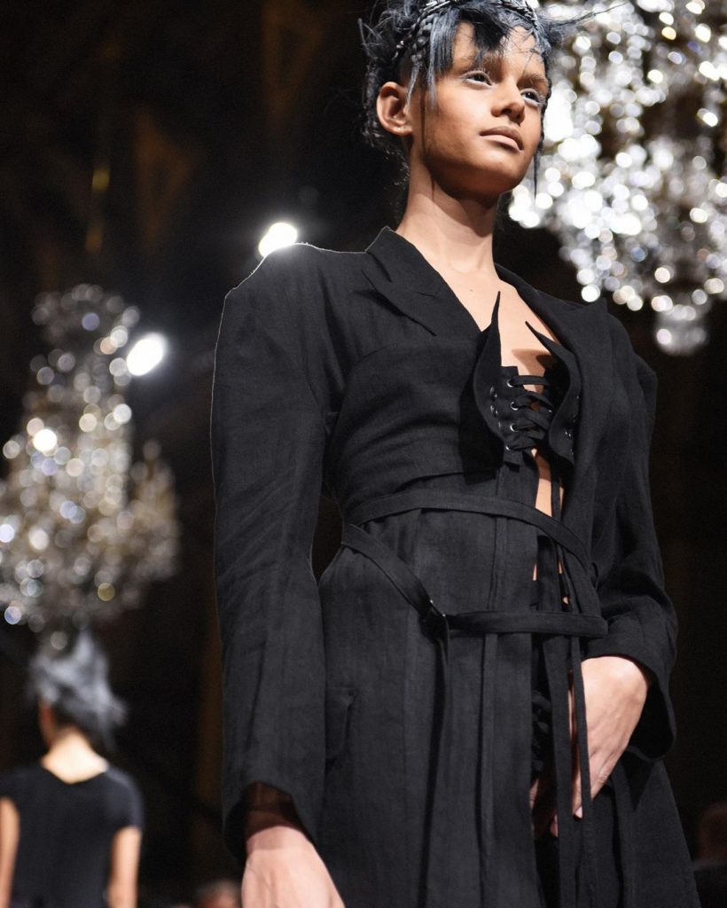 Yohji Yamamoto Spring/Summer 2022 show 

Photo by @elise_toide 

Hair by @eugene...