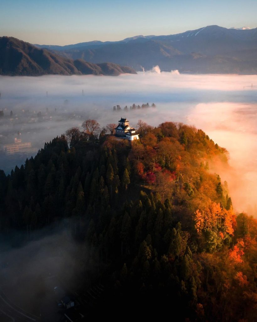 If the design brief for Echizen Ono Castle was 'reach for the stars', the archit...