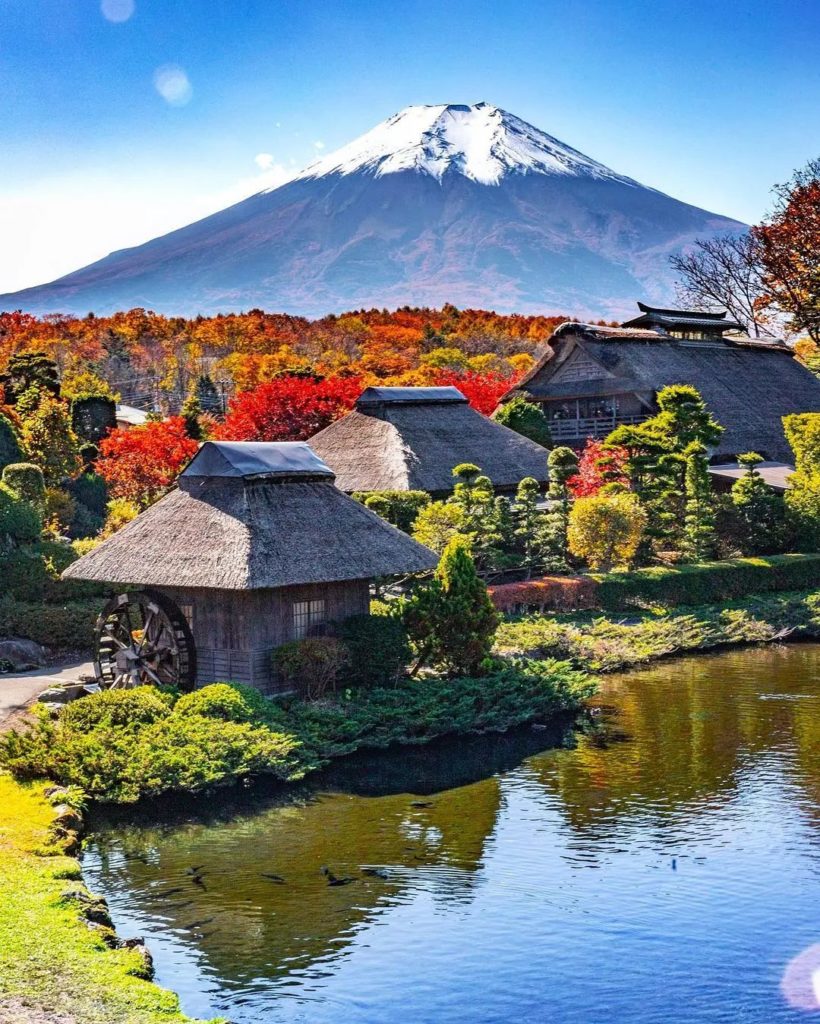 What a view! Oshino Hakkai in Yamanashi Prefecture offers an incredible glimpse ...