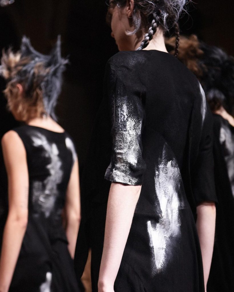 Yohji Yamamoto Spring/Summer 2022 show  Photo by @elise_toide  Hair by @eugene...