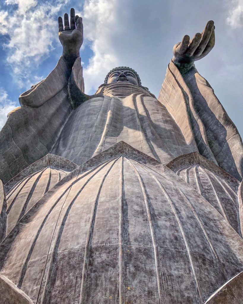 Look at this massive statue of Buddha! 
Standing underneath the Ushiku Daibutsu ...