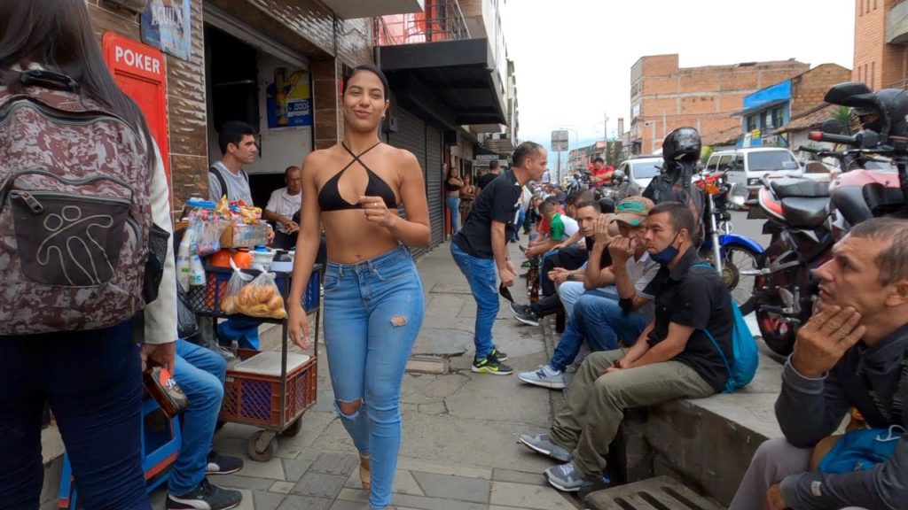 BUSY DAY in El Centro, Medellin, Colombia π¨π΄ (August 2021) BUSY DAY in El Centro, Medellin, Colombia π¨π΄ (August 2021)