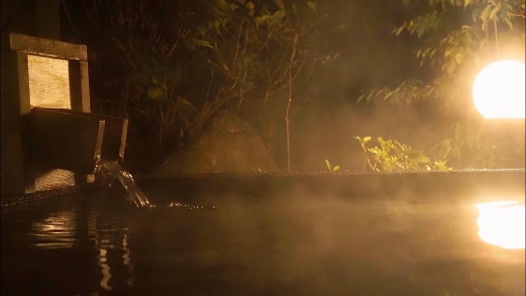 夜の露天風呂 優しい温泉の音に癒される2時間【湯布院温泉 露天風呂】 夜の露天風呂 優しい温泉の音に癒される2時間【湯布院温泉 露天風呂】