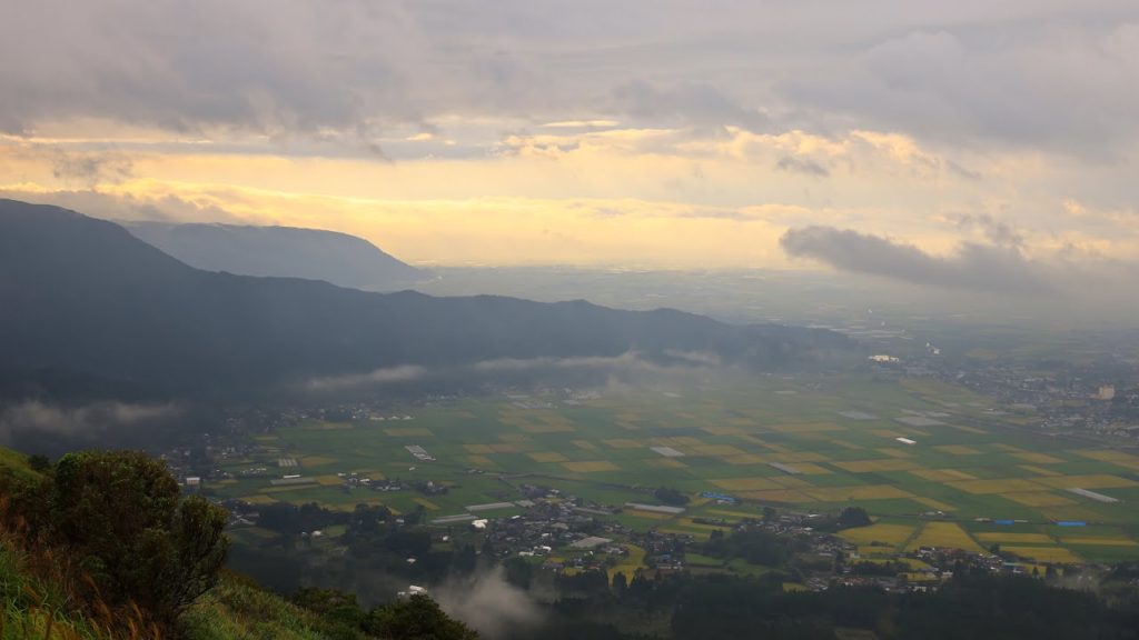 【Japan 1minute Travel KUMAMOTO Aso】 熊本 阿蘇（雲走る阿蘇の朝景）