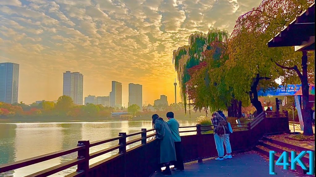 [4K SEOUL] Walk Seoul Korea |잠실|석촌 호수의 가을| Autumn scenery of Seokchon Lake (Binaural City 3D Sounds)