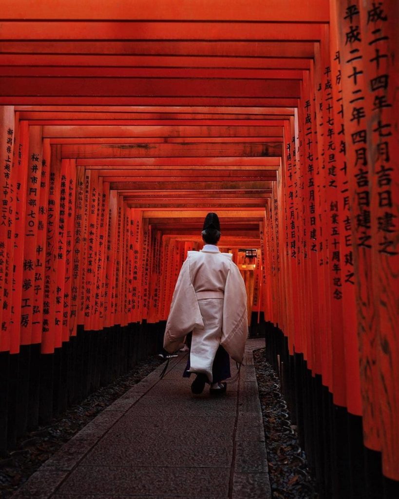 Shades of red  Locations and photographers  Fushimi Inari Shrine, #Kyoto @s...