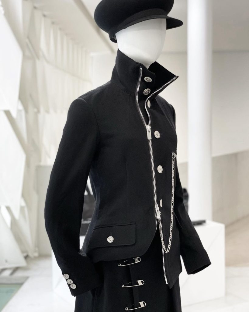 Yohji Yamamoto: Come and discover our new Yohji Yamamoto Autumn/Winter 2021-22 collections in ou… Come and discover our new Yohji Yamamoto Autumn/Winter 2021-22 collections in ou...