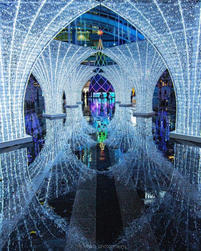 Can you guess where this is?
With lights looking like they stretch out into infi...