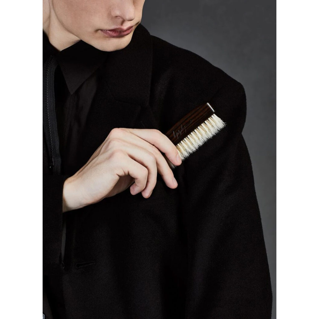 Yohji Yamamoto POUR HOMME Portable Clothes Brush
Available November 20 in selec...