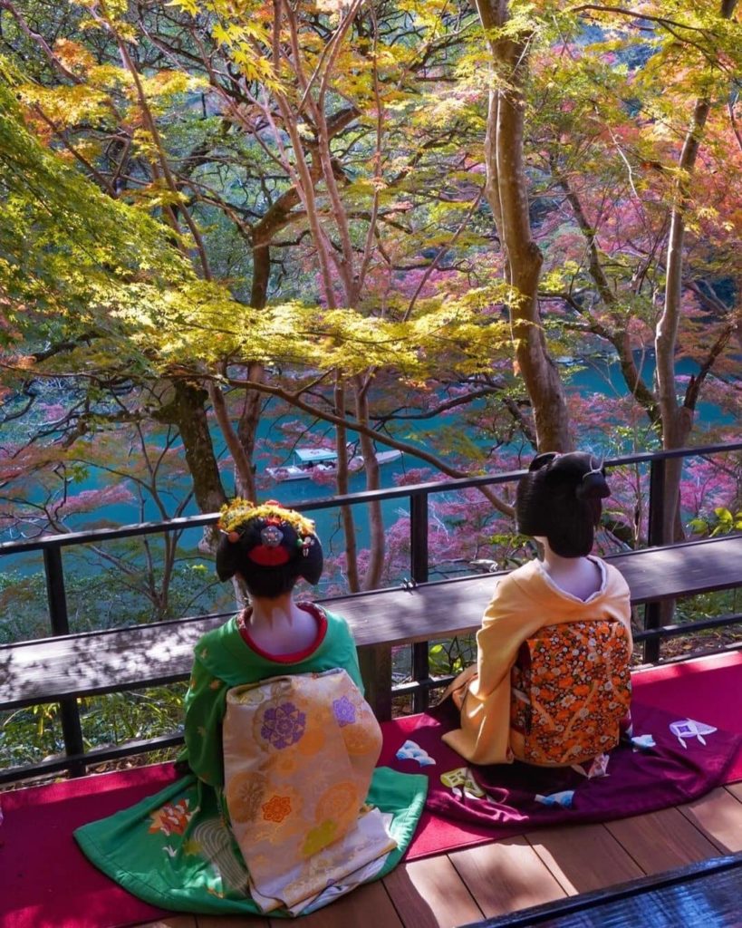 Japan Travel: Arashiyama Yusaitei is an art gallery in Kyoto with a focus on textile dyeing. T… Arashiyama Yusaitei is an art gallery in Kyoto with a focus on textile dyeing. T...