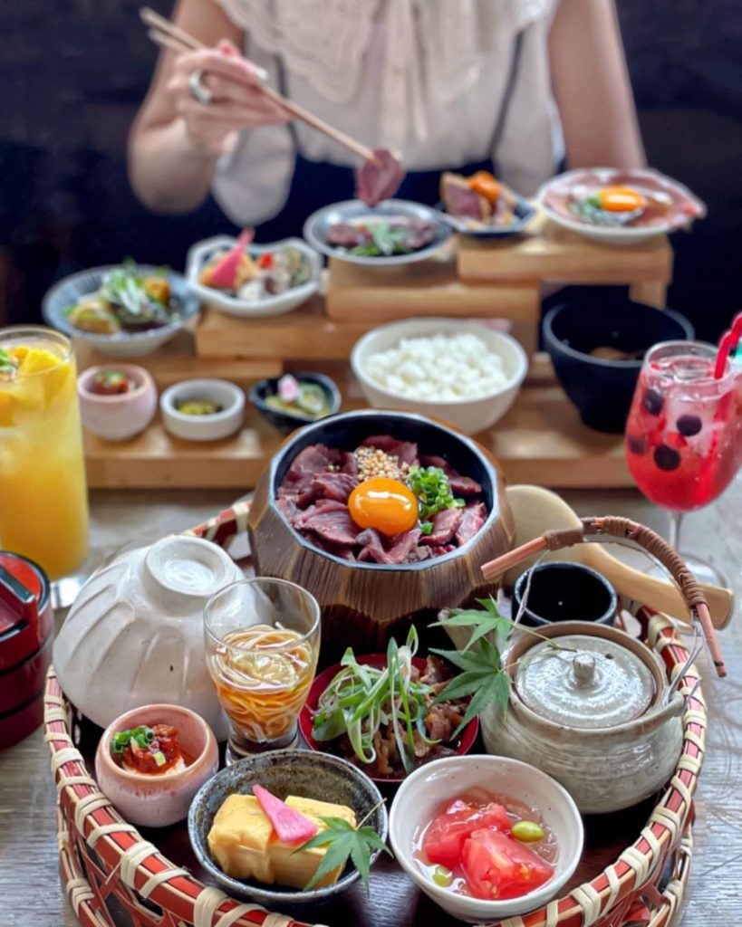 Don't mind us, we'll just be dreaming of this spread at Tennoji Robert in Osaka....