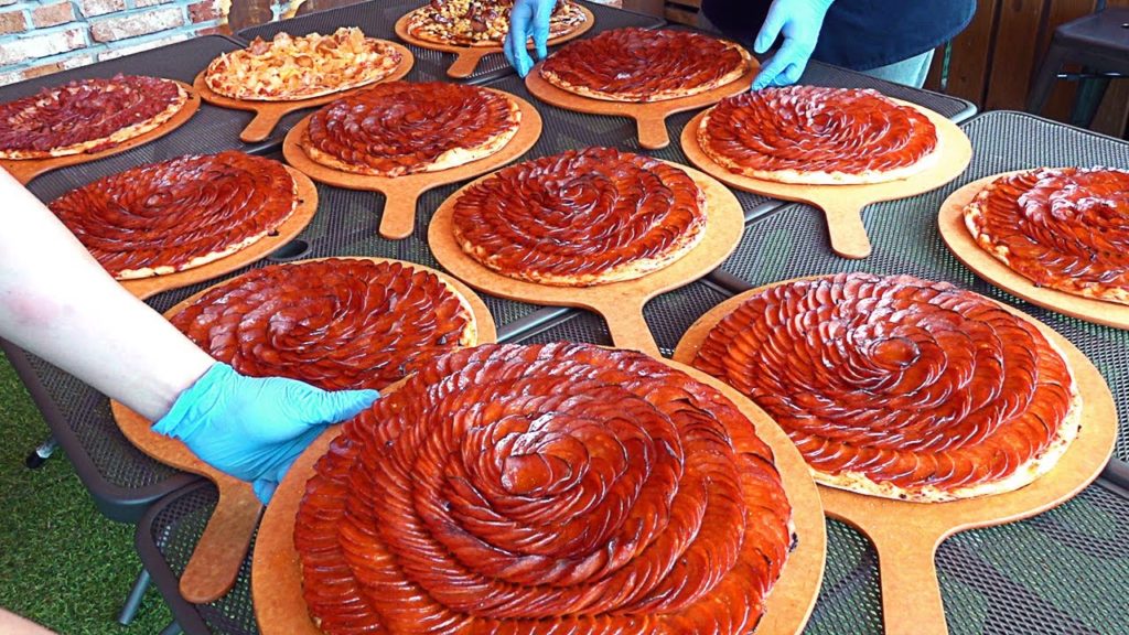 맥주집에서 월 2000판 팔리는 역대급 페퍼로니 폭탄 피자! Making Pepperoni Flower Pizza – Korean street food 맥주집에서 월 2000판 팔리는 역대급 페퍼로니 폭탄 피자! Making Pepperoni Flower Pizza - Korean street food