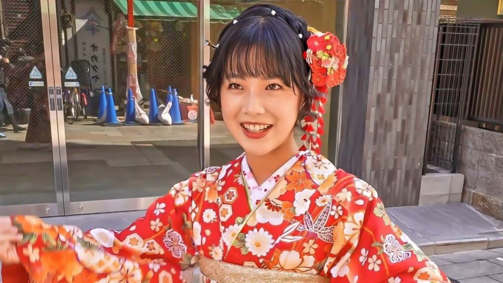 Sweet Japanese Girl  Fascinates You In Tokyo's Taito City