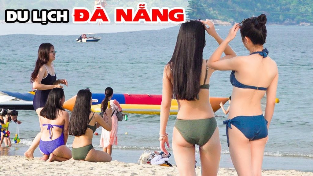 Bãi Biển Đà Nẵng chật kín du khách mùa nắng nóng | DU LỊCH ĐÀ NẴNG