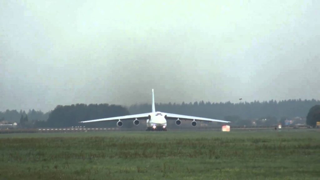 An-124, UR-82072, LJU.wmv