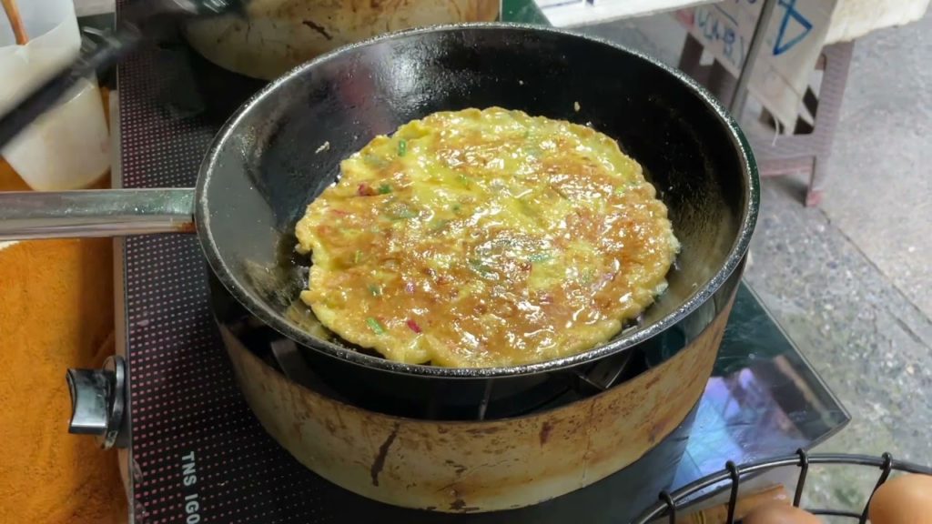 Khao Kai Jeaw | Thai Street-Style Omelet with Rice | Thai Street Food