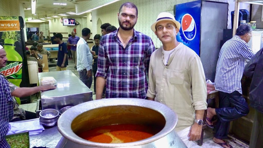 Feasting on NIHARI, BHEJA FRY, PAYA MASALA At HOTEL NAYAAB | TRADITIONAL HYDERABADI DELICACIES