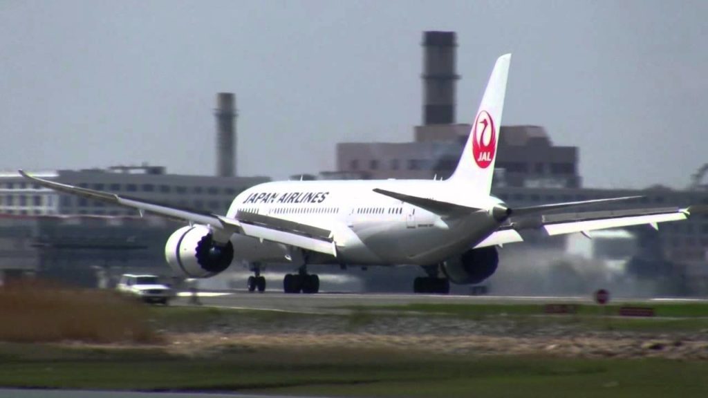 Japan Airlines 787 Dreamliner Lands Boston Logan on a Nice Day
