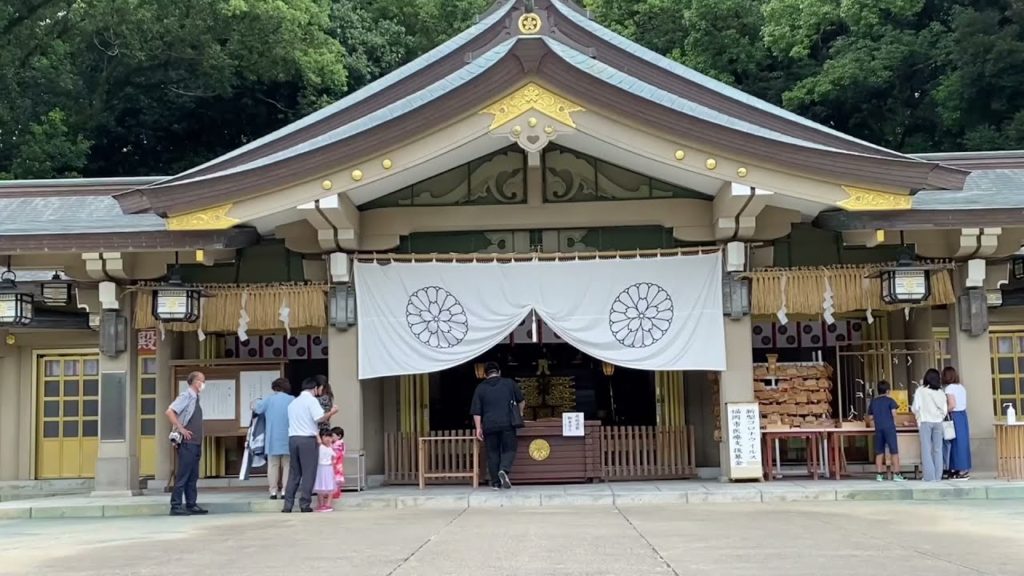 Huge Wooden Gate of Gokoku Shrine ( Fukuoka)