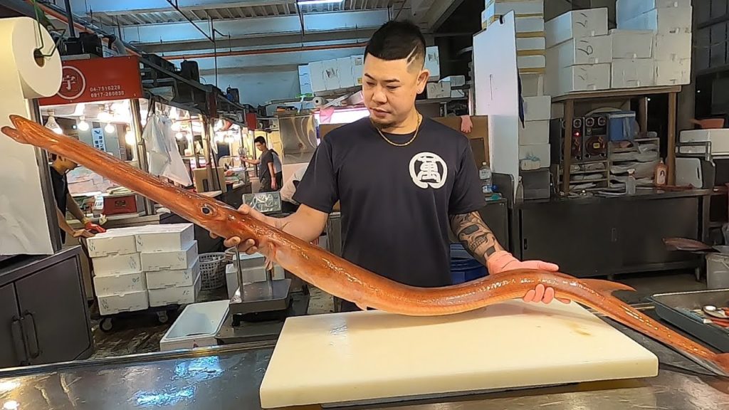 Taiwanese Street Food - Giant Alien Fish(Red Cornetfish) Sashimi 超級巨大馬鞭魚生魚片