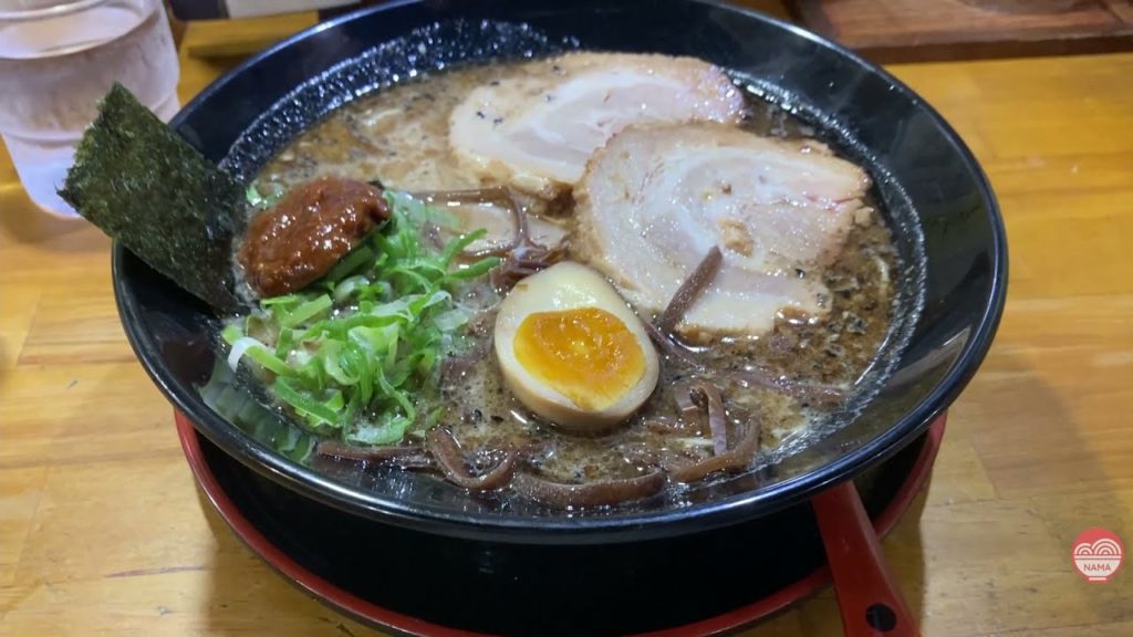 Burnt Garlic Oil Tonkotsu Ramen at Kokuryuko in Kumamoto Burnt Garlic Oil Tonkotsu Ramen at Kokuryuko in Kumamoto