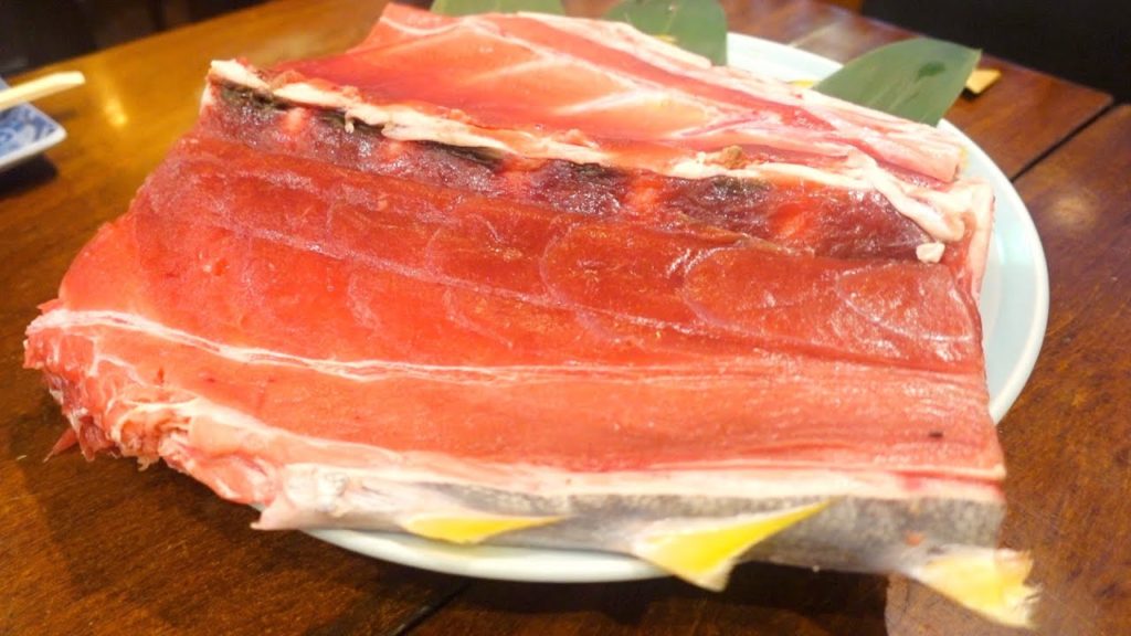 TOKYO – EXPERIENCE SCRAPING TUNA OFF THE BONE AT THIS RESTAURANT #JAPANTRAVELGUIDE TOKYO - EXPERIENCE SCRAPING TUNA OFF THE BONE AT THIS RESTAURANT #JAPANTRAVELGUIDE