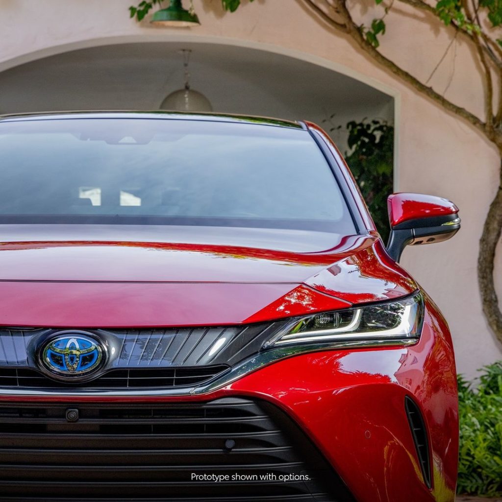 The Toyota #Venza is here to raise the bar for the SUVs. #LetsGoPlaces...