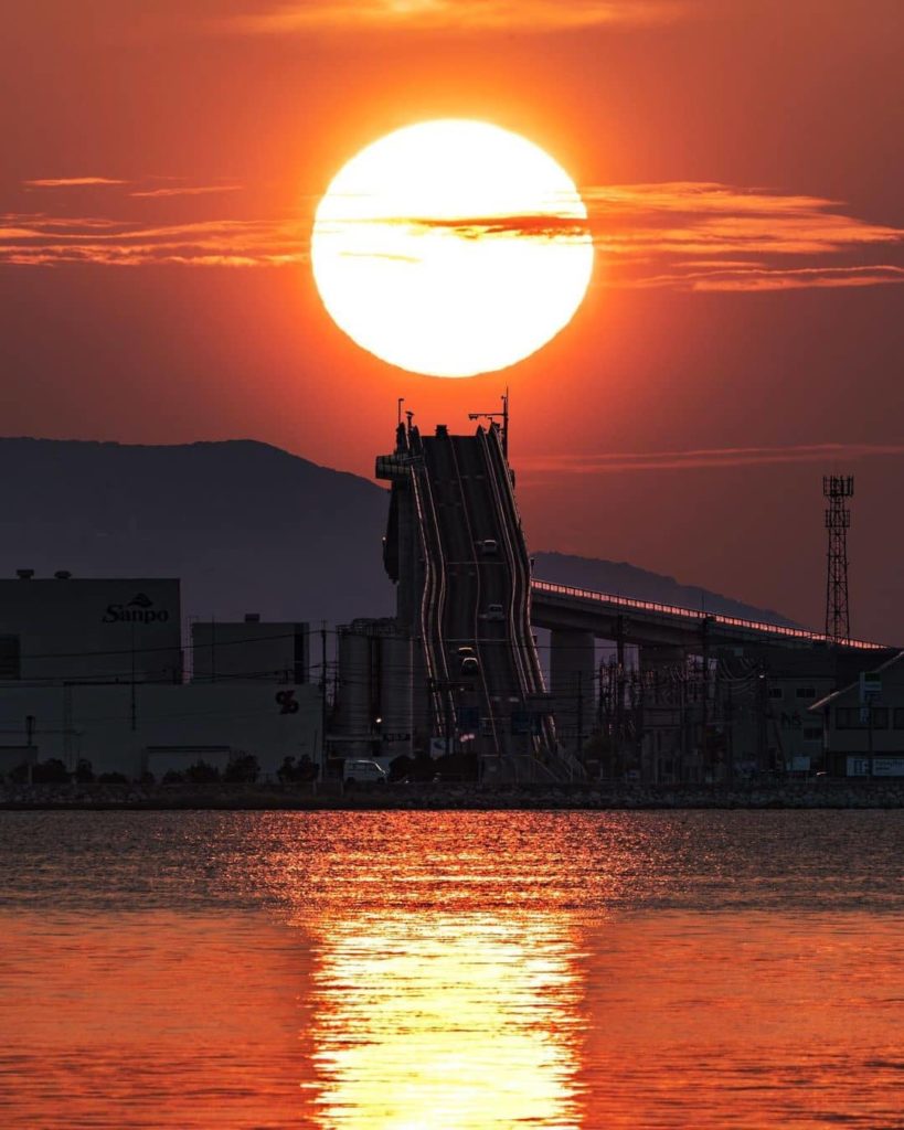 A beautiful sunrise over Shimane's Eshima Ohashi Bridge!  The bridge has receive...