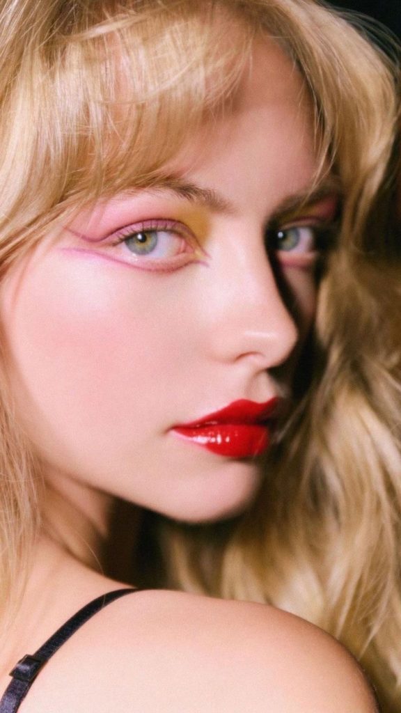SHISEIDO: After the lights go down, the color comes out to play. For a dramatic, day-to-ni… After the lights go down, the color comes out to play. For a dramatic, day-to-ni...