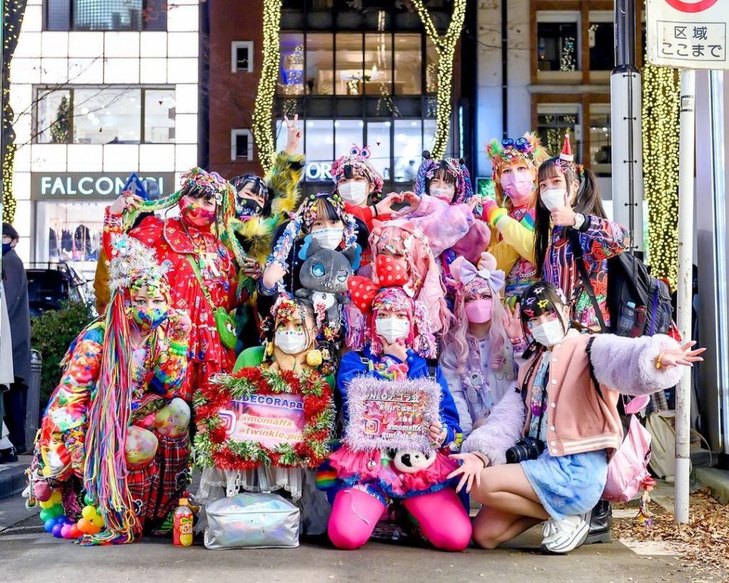 Tokyo Fashion: Super kawaii photos from today’s Neo Decora meetup and fashion walk in Harajuku,… Super kawaii photos from today's Neo Decora meetup and fashion walk in Harajuku,...