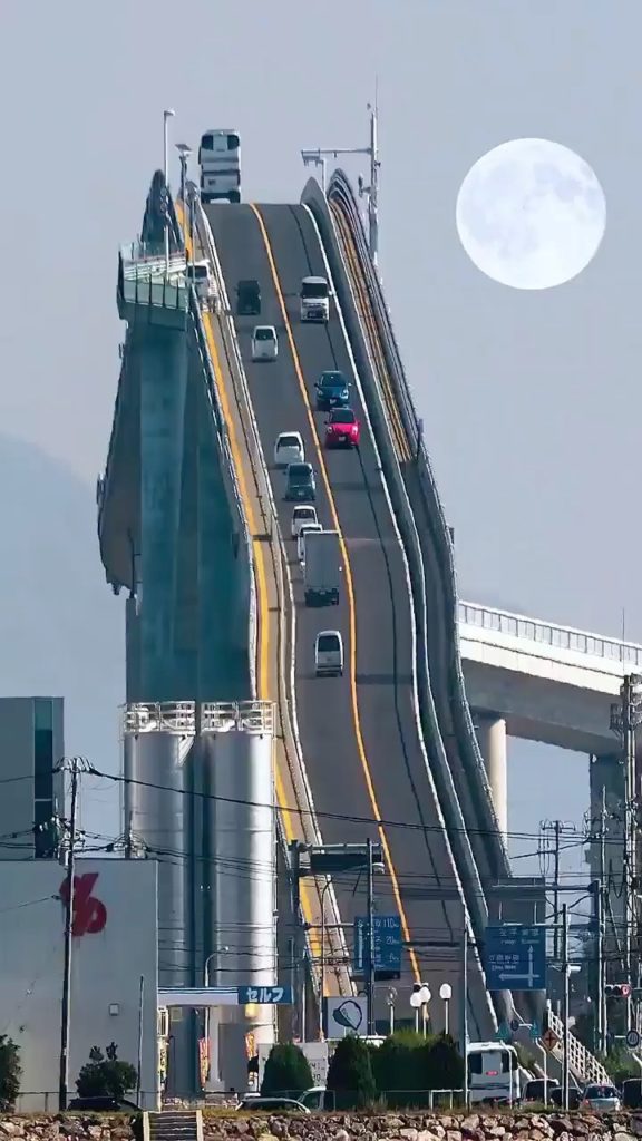 Up, up we go! 

From the right angle Eshima Ohashi Bridge in Shimane Prefecture ...