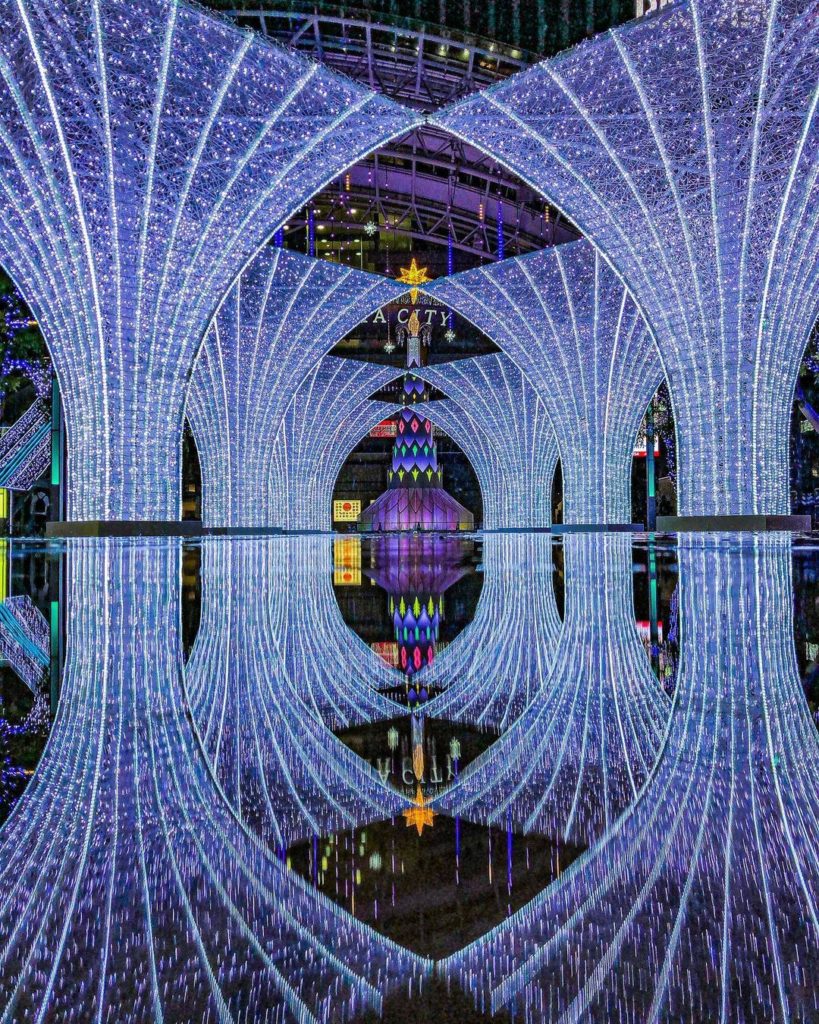 Visit Japan: Merry Christmas from all of us in Japan! We hope your day is as bright and sp… Merry Christmas from all of us in Japan! We hope your day is as bright and sp...